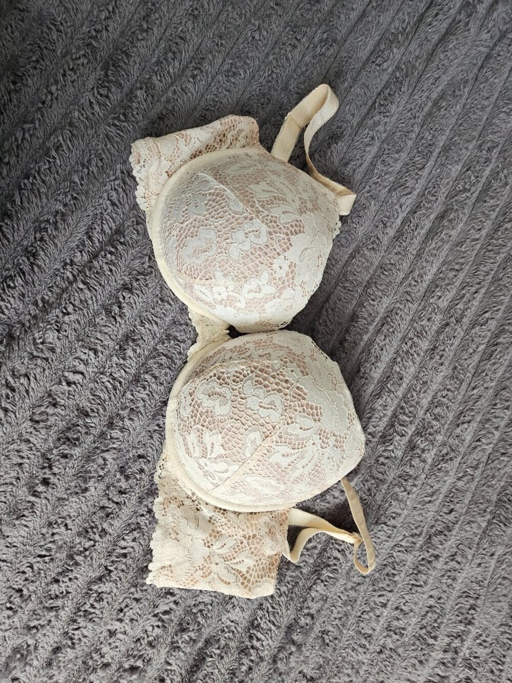 Torrid 38F Ivory Lace Molded Cup Underwire Bra